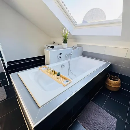 Apartment 23-schoener Wohnen, Grosses Fuer 5-6 Personen In Super Lage *