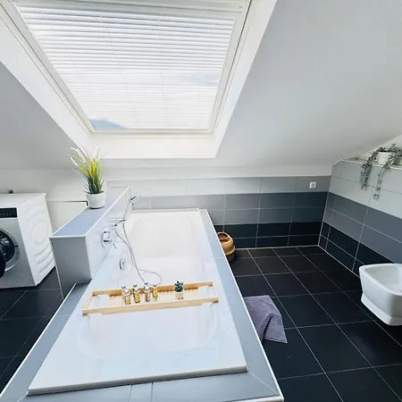 Apartment 23-schoener Wohnen, Grosses Fuer 5-6 Personen In Super Lage *