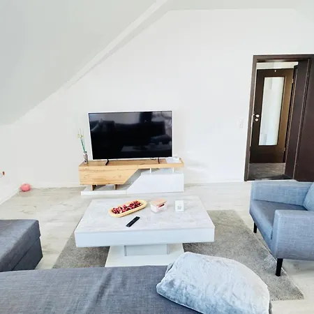 23-schoener Wohnen, Grosses Fuer 5-6 Personen In Super Lage Apartment