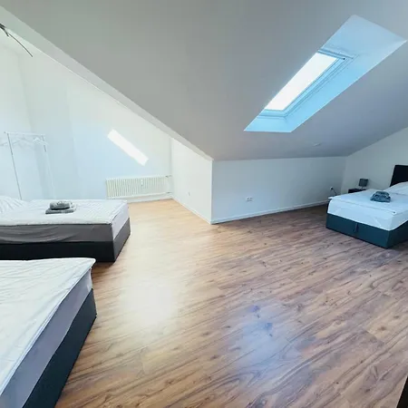 Apartment 23-schoener Wohnen, Grosses Fuer 5-6 Personen In Super Lage Duisburg