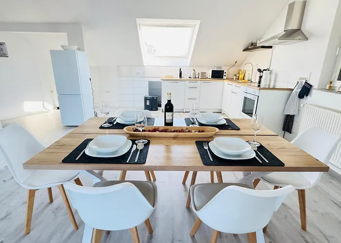 23-schoener Wohnen, Grosses Fuer 5-6 Personen In Super Lage Lejlighed