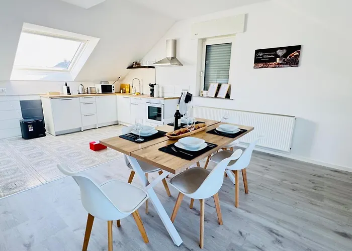 23-schoener Wohnen, Grosses Fuer 5-6 Personen In Super Lage Duisburg